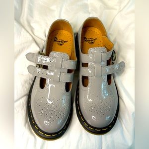 SOLD ON DEPOP: NEVER WORN SZ 6 GRAY DOC MARTENS